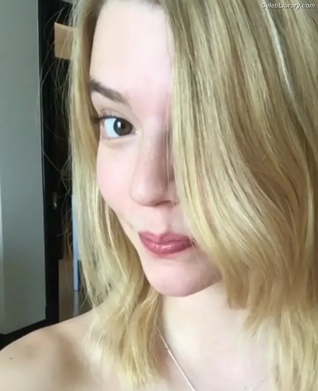 Anya Taylor-Joy photo 20 of 1440