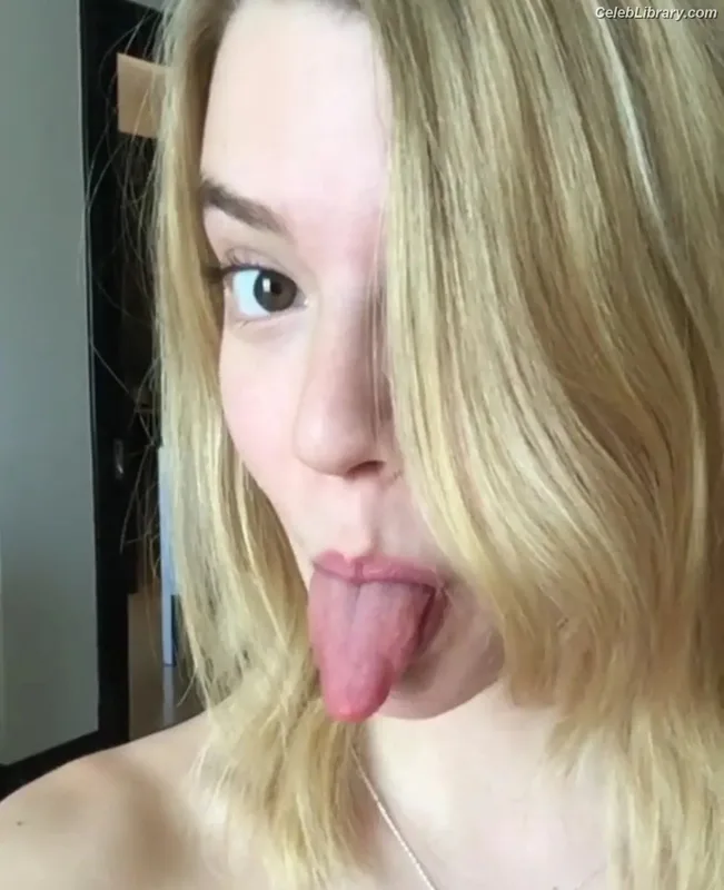 Anya Taylor-Joy photo 21 of 1440