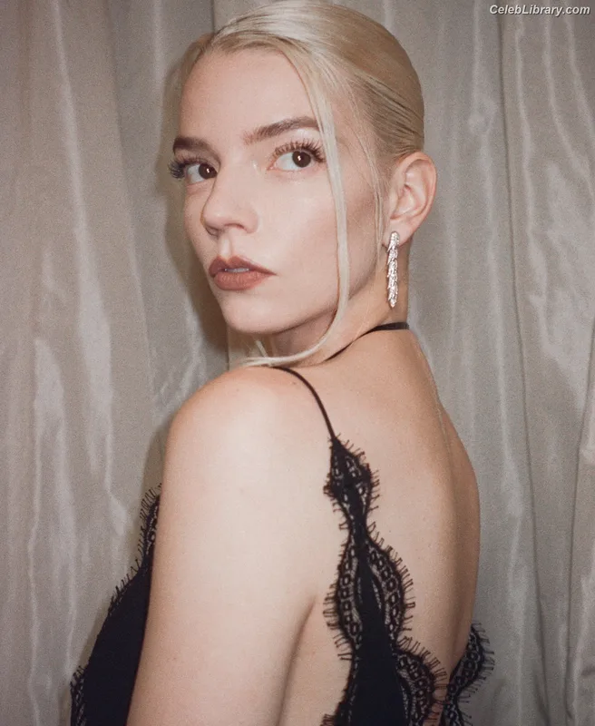 Anya Taylor-Joy photo 3 of 1440