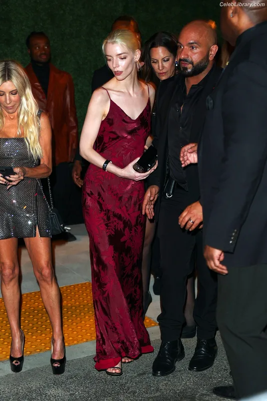 Anya Taylor-Joy photo 8 of 1440