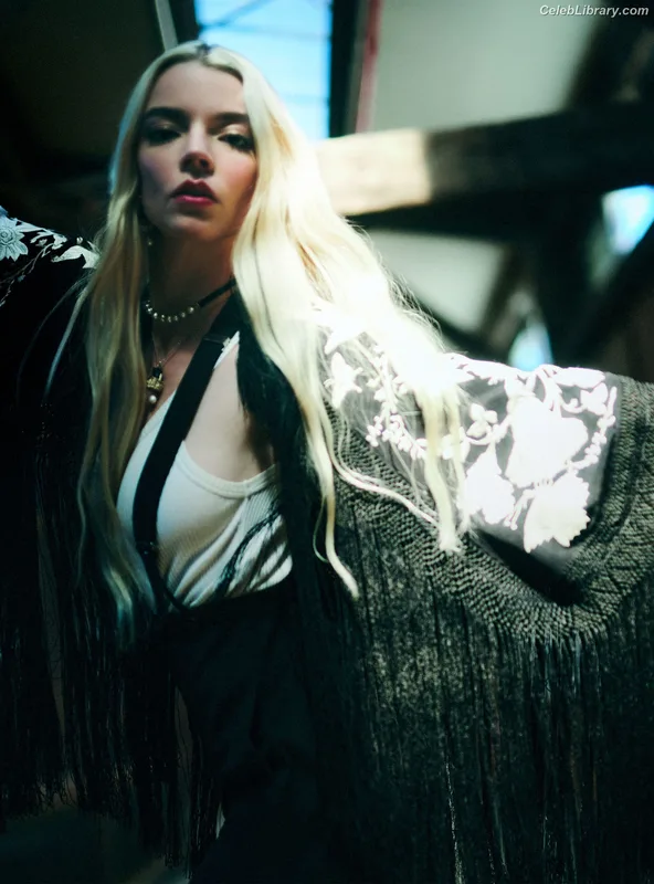 Anya Taylor-Joy photo 17 of 1440