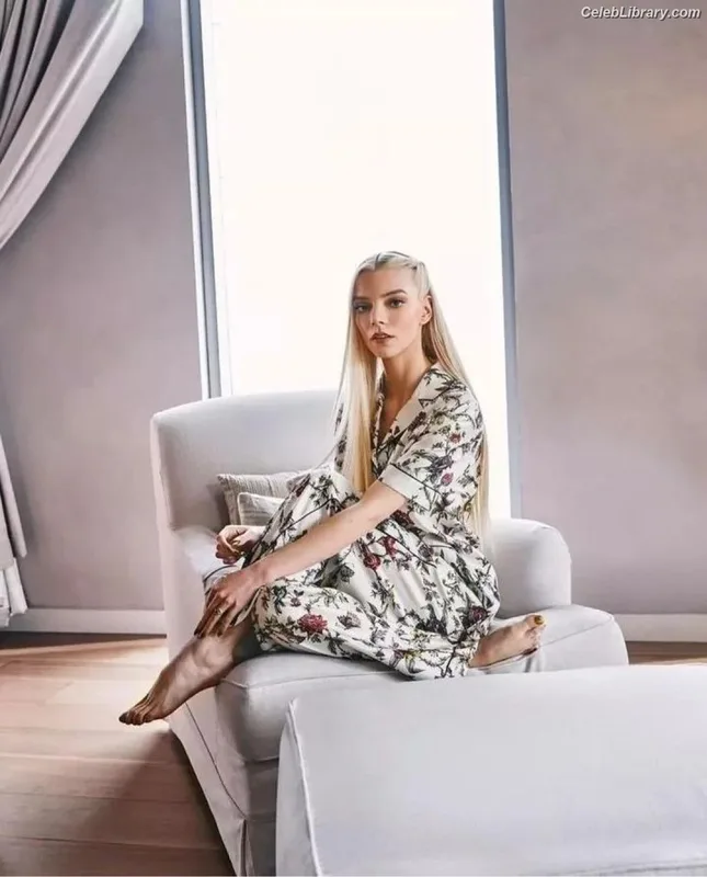 Anya Taylor-Joy photo 2 of 1440
