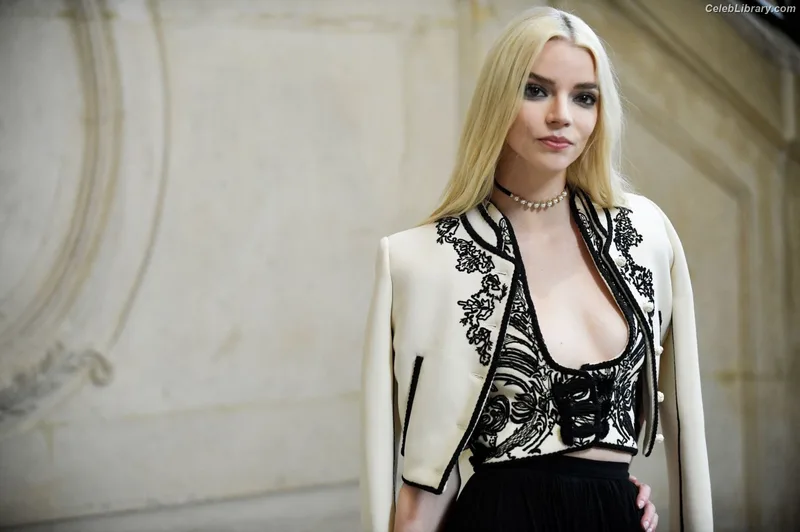 Anya Taylor-Joy photo 3 of 1440