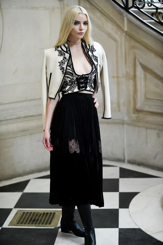 Anya Taylor-Joy photo 4 of 1440