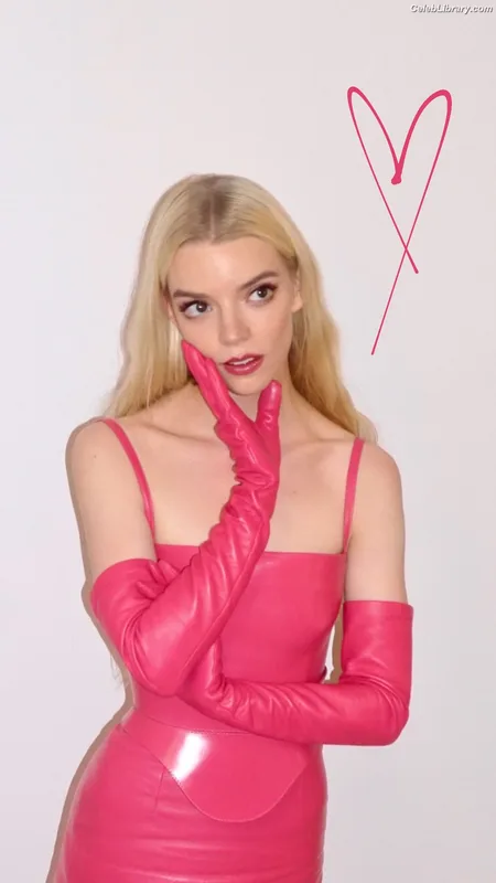 Anya Taylor-Joy photo 1 of 1440