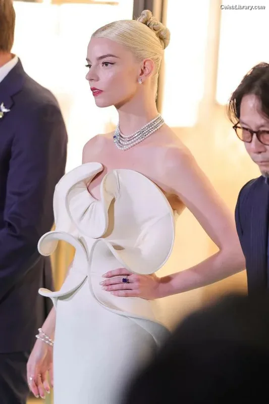 Anya Taylor-Joy photo 18 of 1440