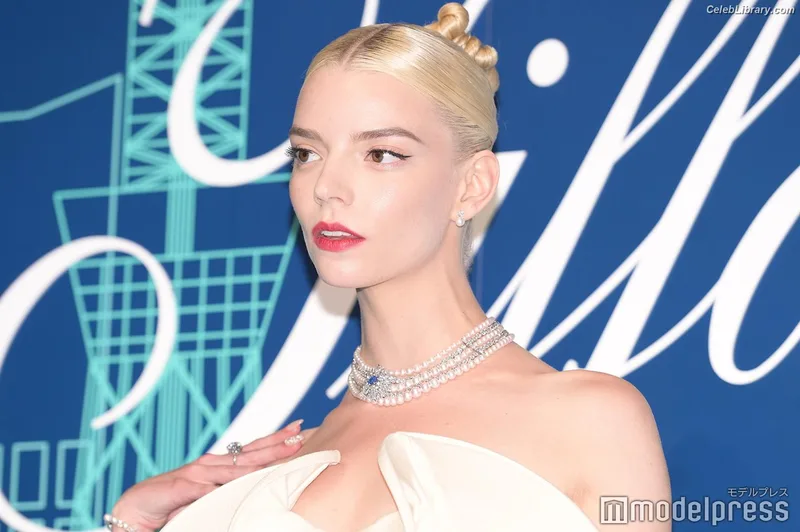 Anya Taylor-Joy photo 21 of 1440