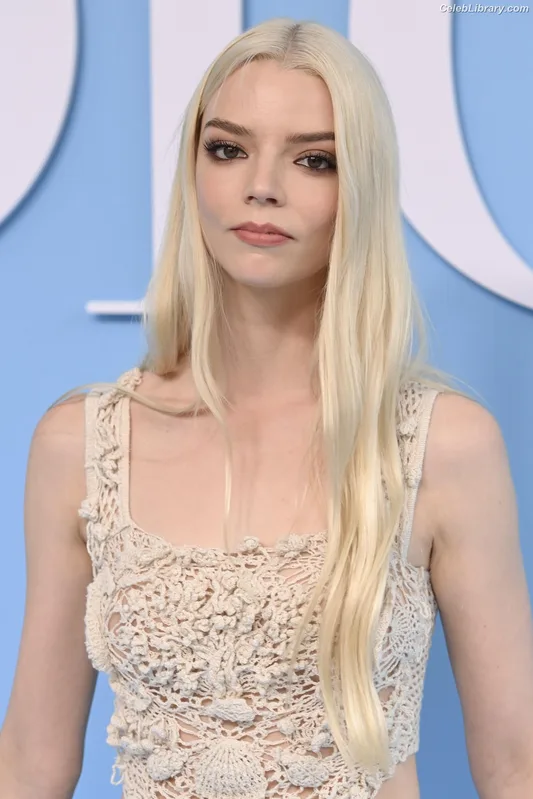 Anya Taylor-Joy photo 24 of 1440