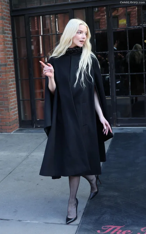 Anya Taylor-Joy photo 18 of 1440