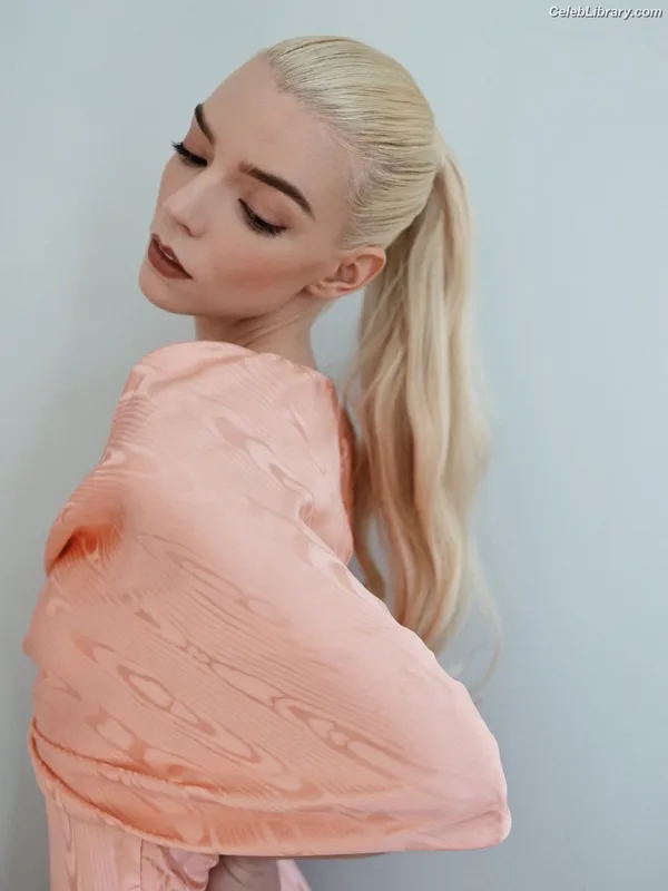 Anya Taylor-Joy photo 11 of 1440