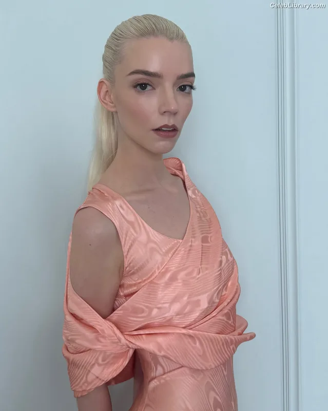 Anya Taylor-Joy photo 12 of 1440