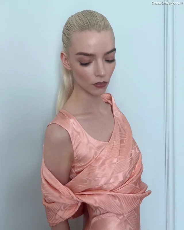 Anya Taylor-Joy photo 13 of 1440