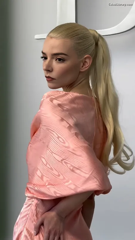 Anya Taylor-Joy photo 16 of 1440