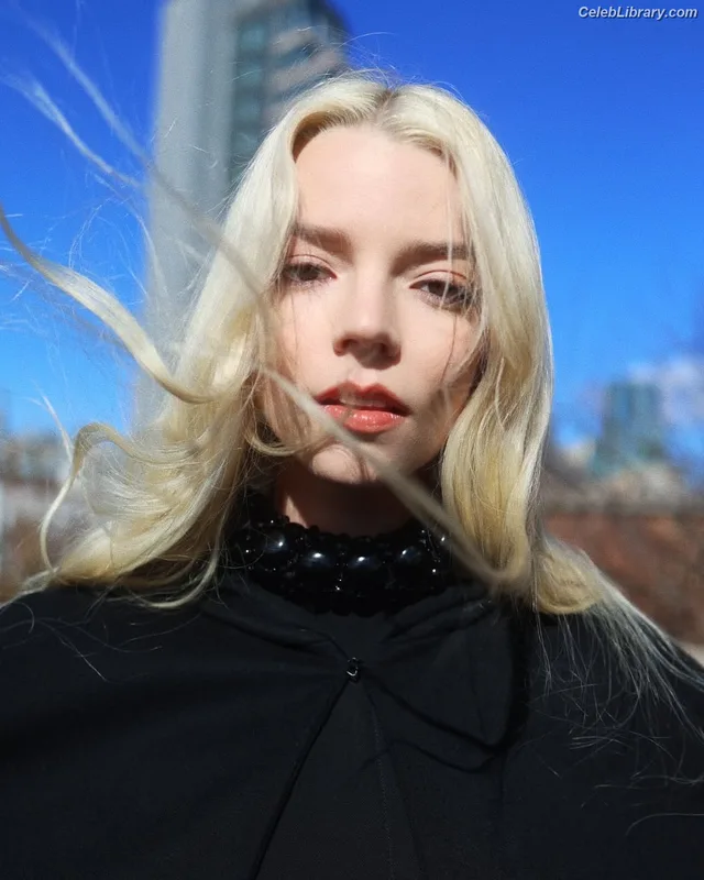 Anya Taylor-Joy photo 1 of 1440