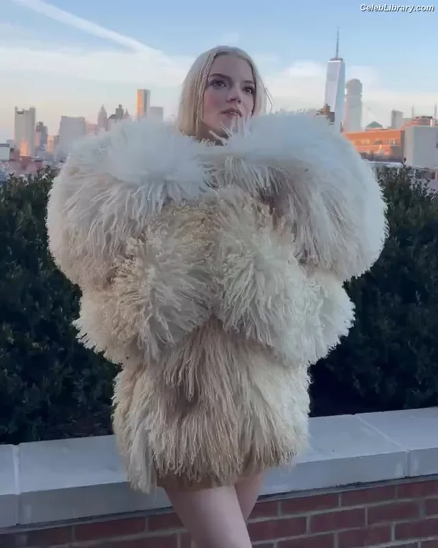 Anya Taylor-Joy photo 2 of 1440