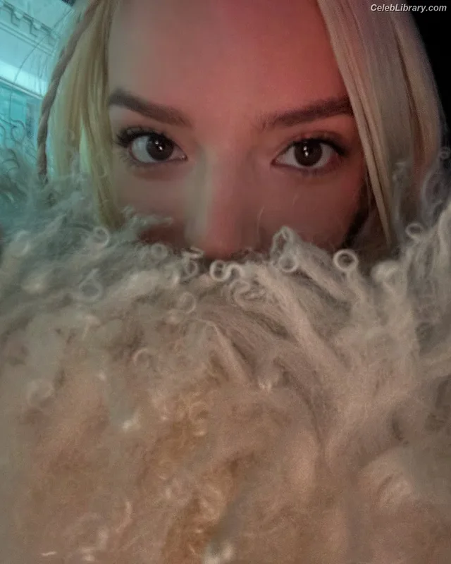 Anya Taylor-Joy photo 4 of 1440
