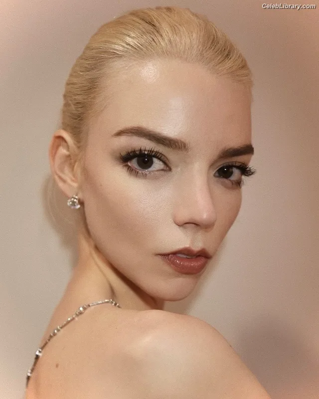 Anya Taylor-Joy photo 8 of 1440