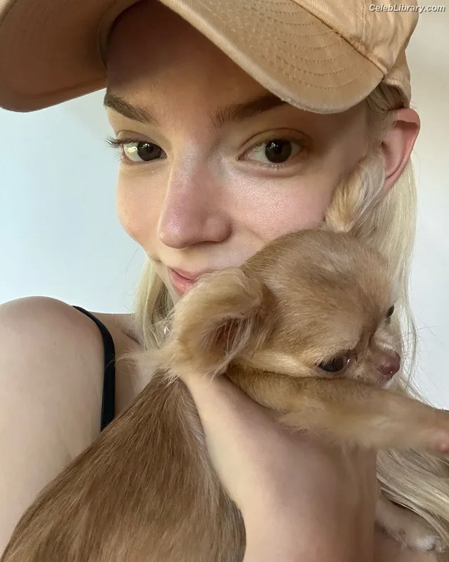 Anya Taylor-Joy photo 19 of 1440