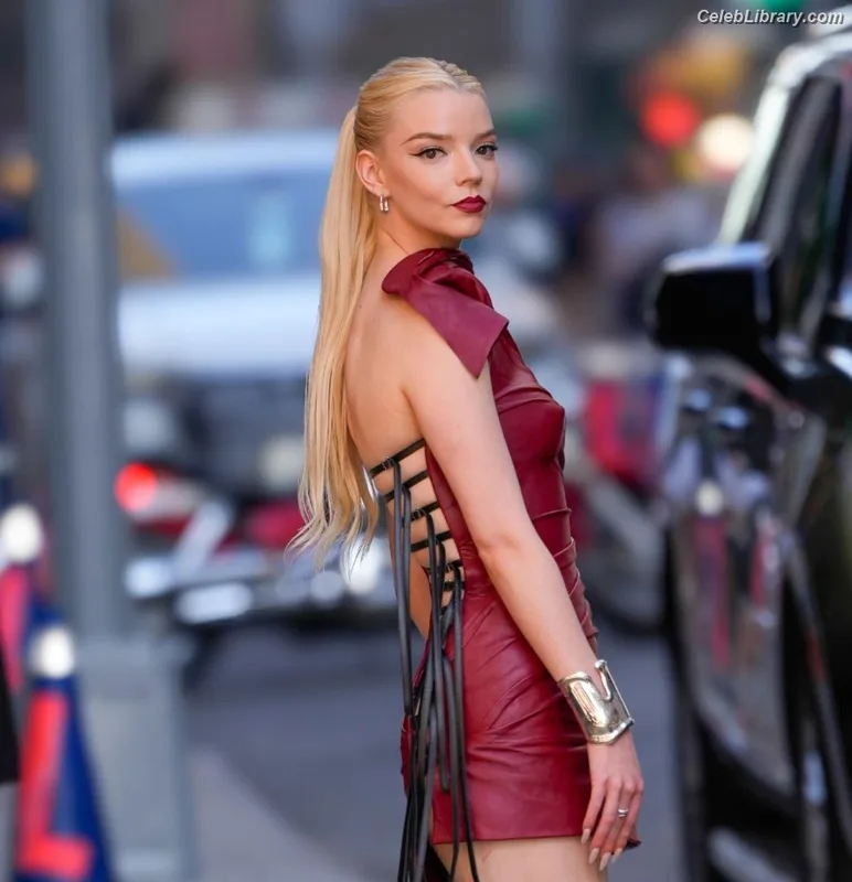 Anya Taylor-Joy photo 24 of 1440