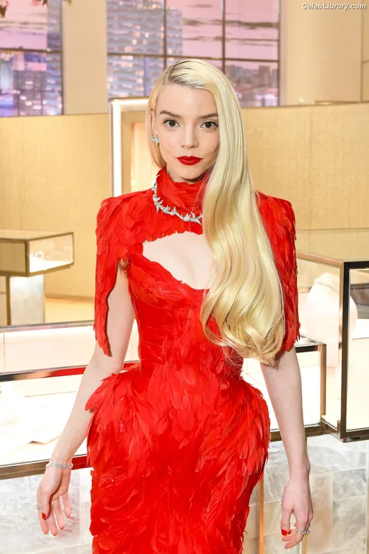 Anya Taylor-Joy photo 18 of 1440
