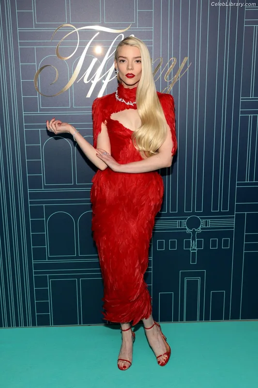 Anya Taylor-Joy photo 1 of 1440