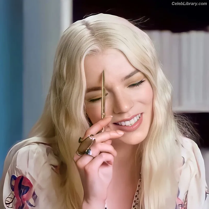 Anya Taylor-Joy photo 9 of 1440