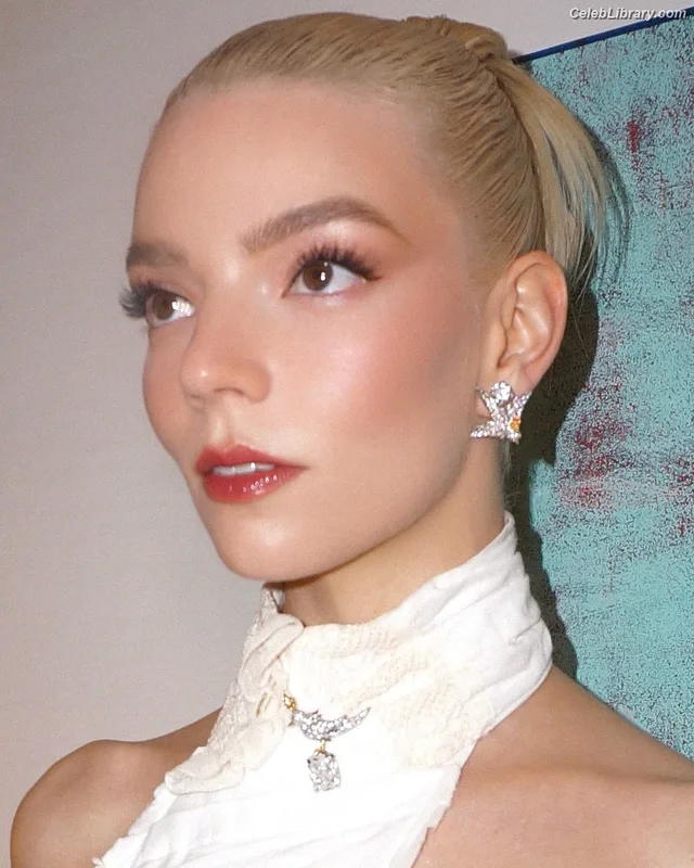 Anya Taylor-Joy photo 15 of 1440