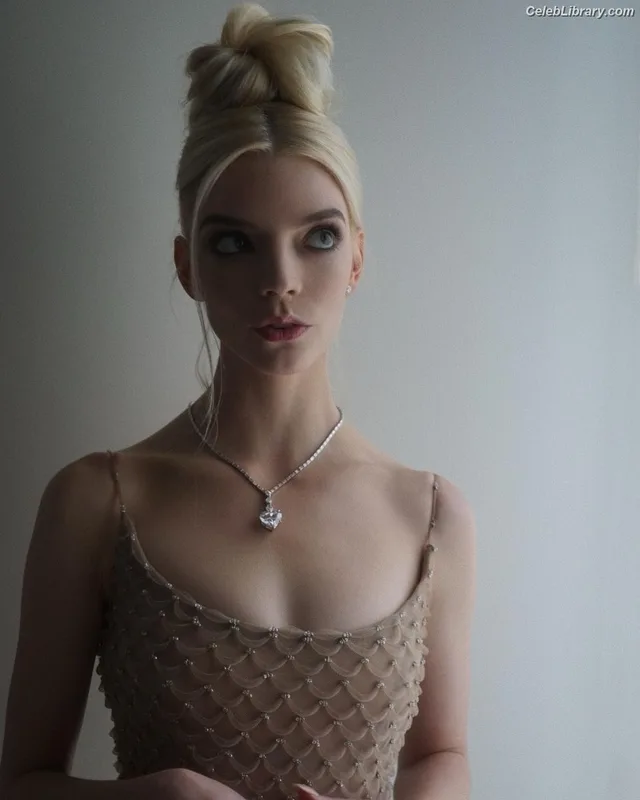 Anya Taylor-Joy photo 23 of 1440