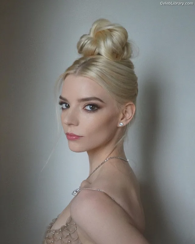 Anya Taylor-Joy photo 3 of 1440