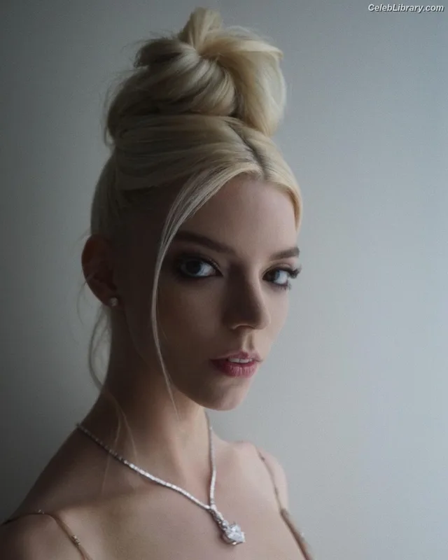 Anya Taylor-Joy photo 4 of 1440