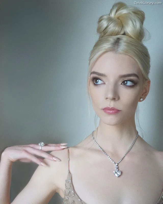 Anya Taylor-Joy photo 5 of 1440