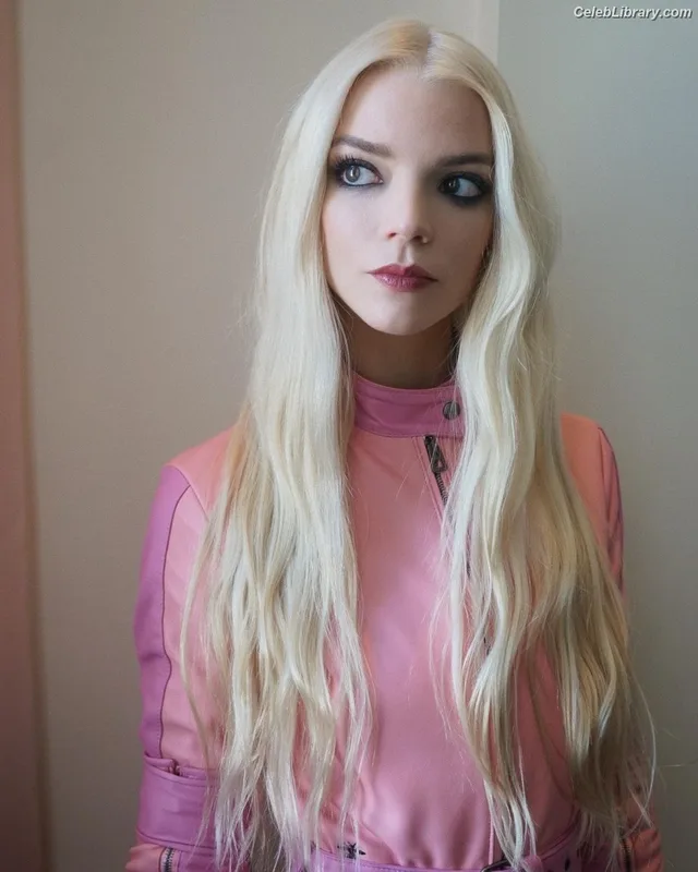Anya Taylor-Joy photo 10 of 1440