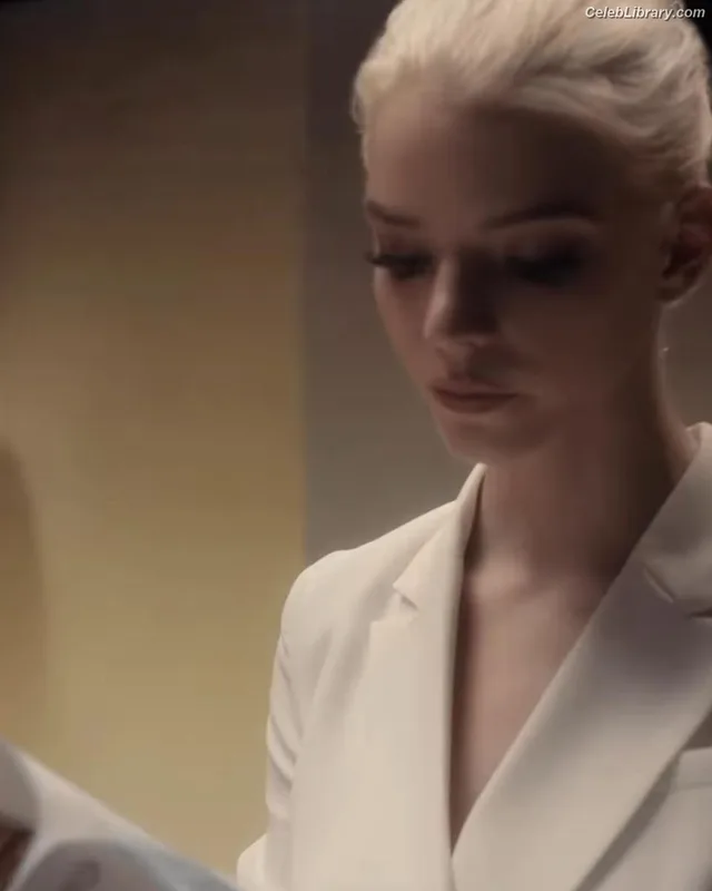 Anya Taylor-Joy photo 12 of 1440