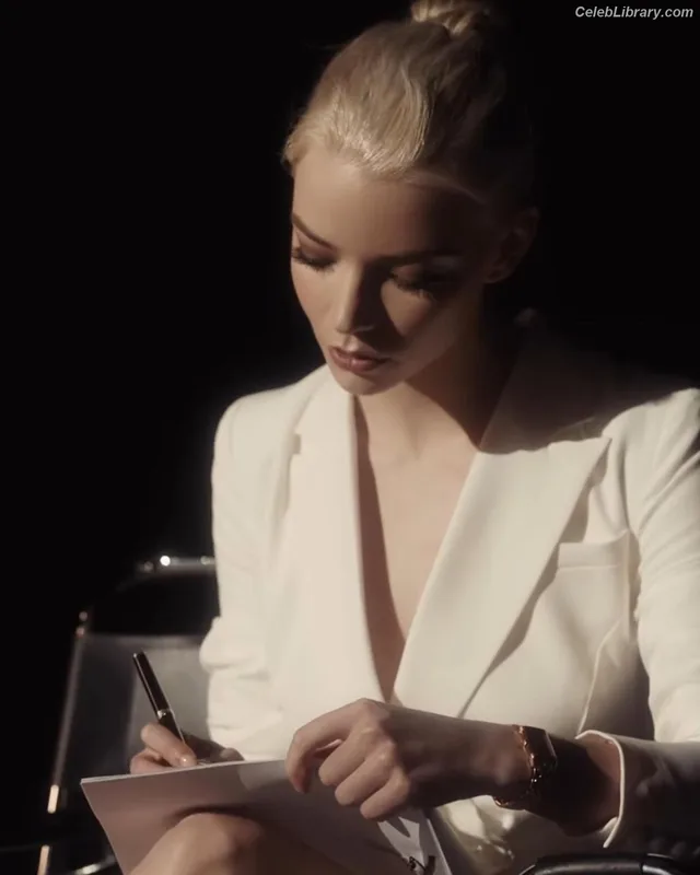 Anya Taylor-Joy photo 13 of 1440