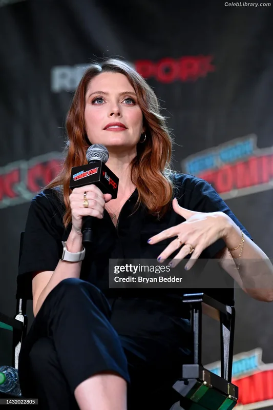 April Bowlby photo 10 of 26
