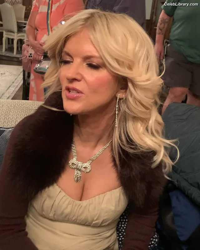 Arden Myrin photo 7 of 116