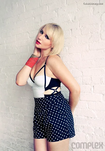 Ari Graynor photo 24 of 83