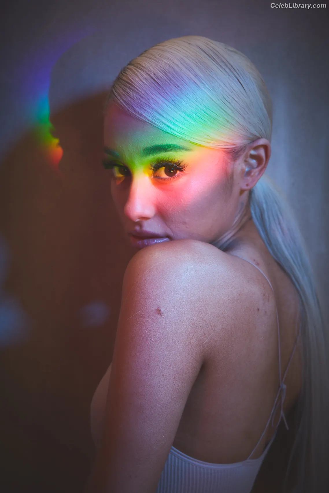 Ariana Grande photo 2 of 3117