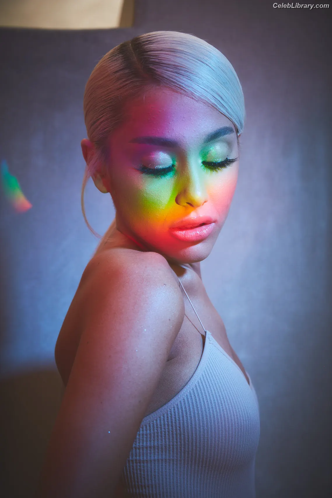 Ariana Grande photo 4 of 3117