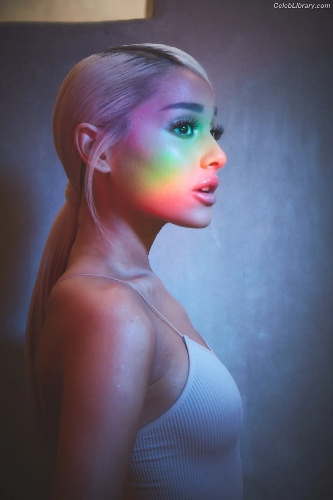Ariana Grande photo 11 of 3117
