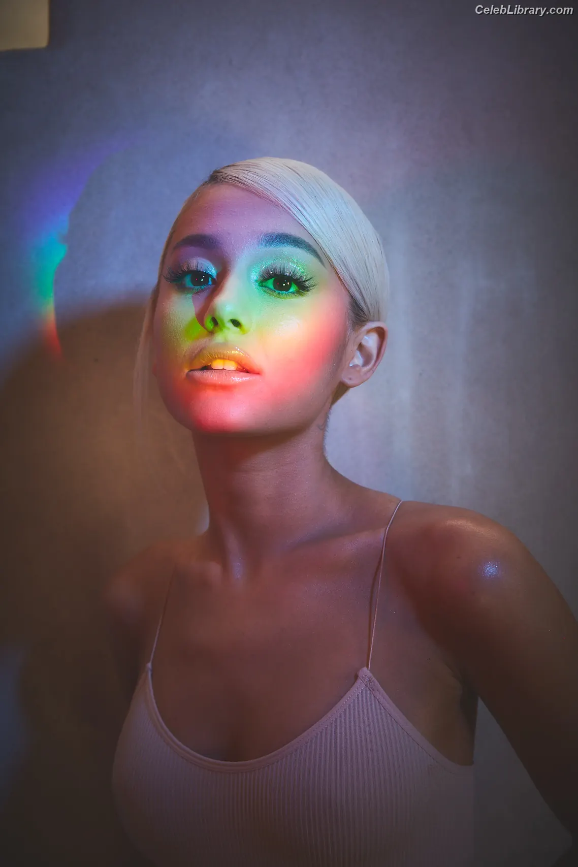 Ariana Grande photo 15 of 3117