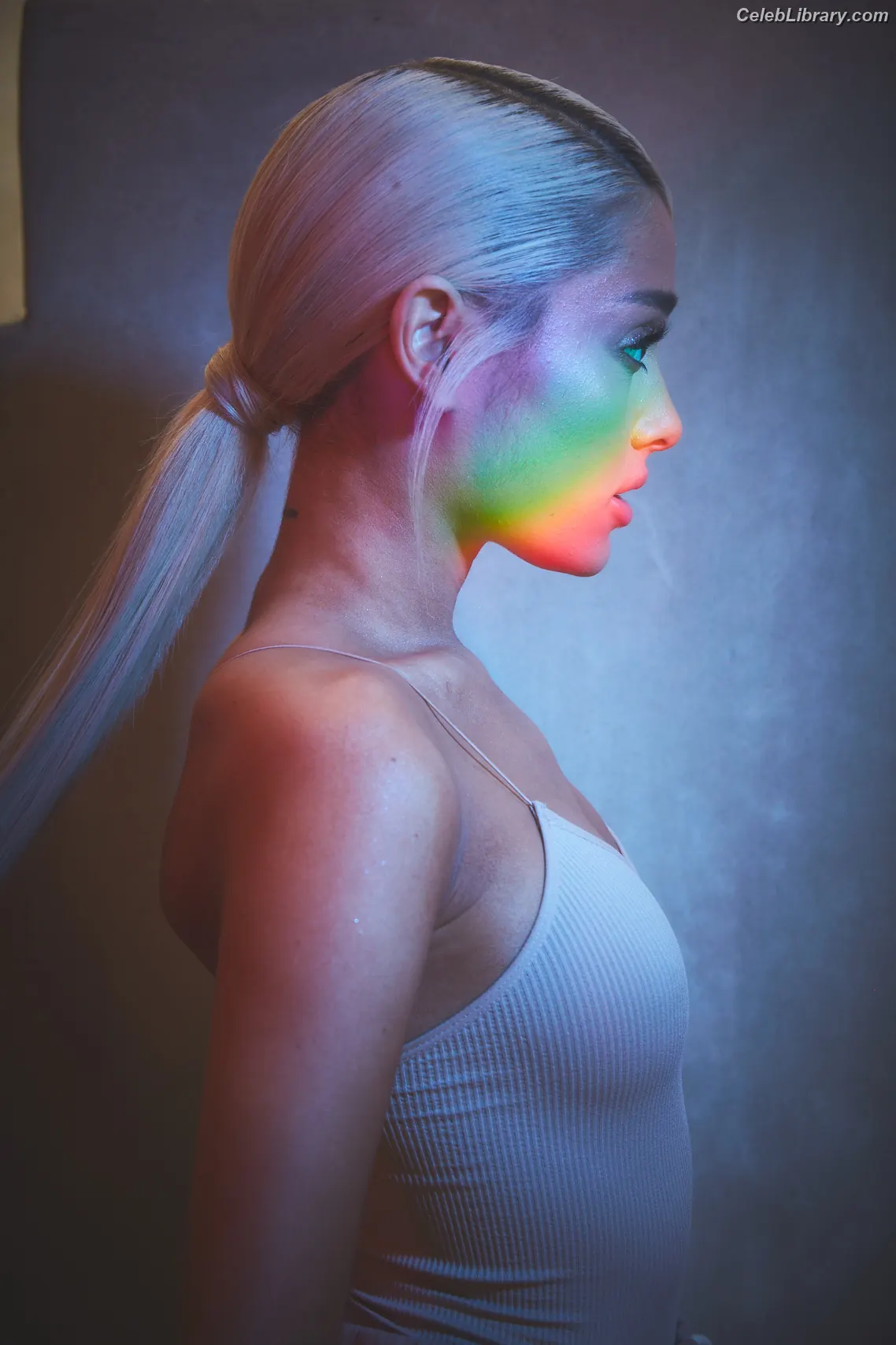 Ariana Grande photo 20 of 3117