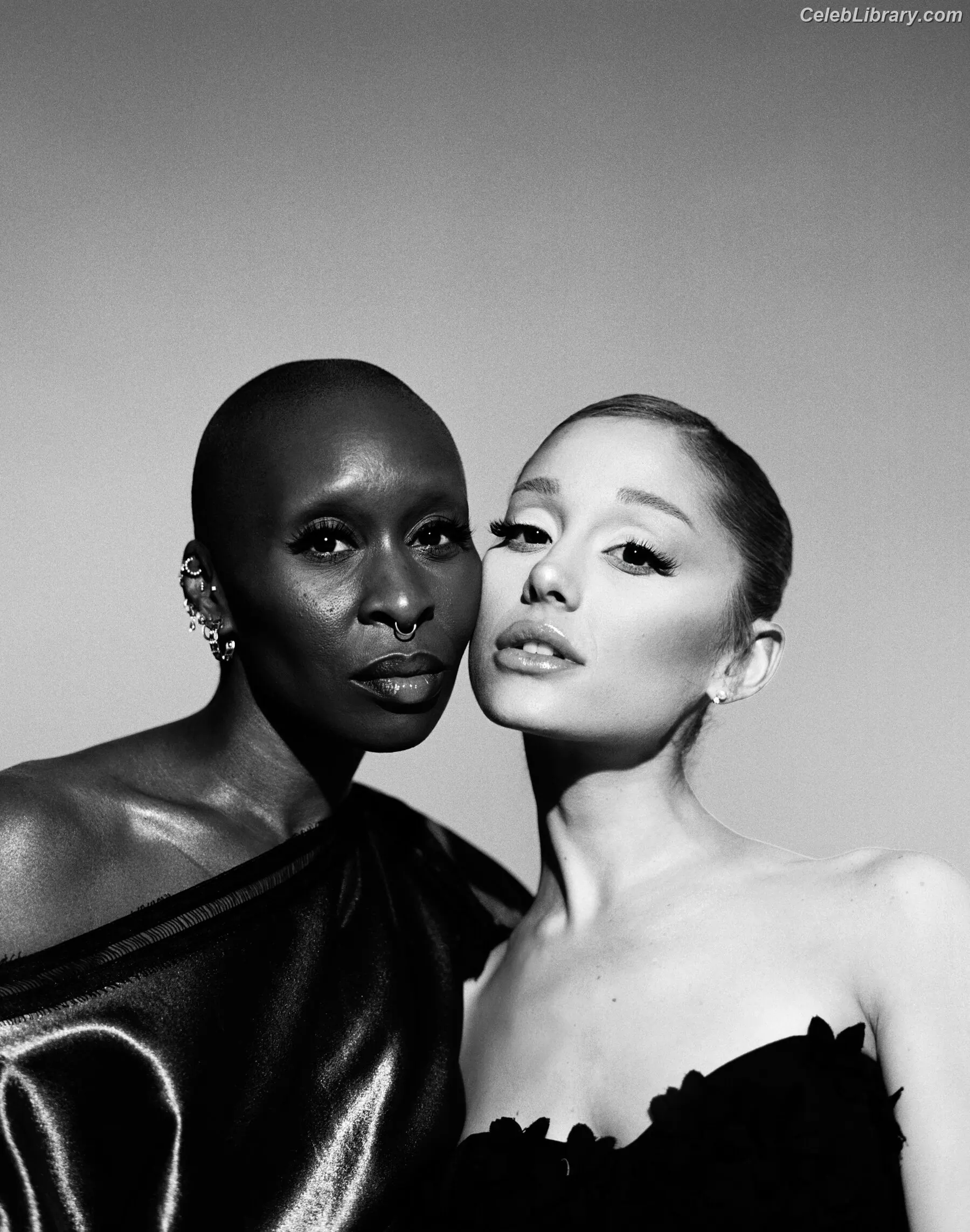 Ariana Grande photo 18 of 3117