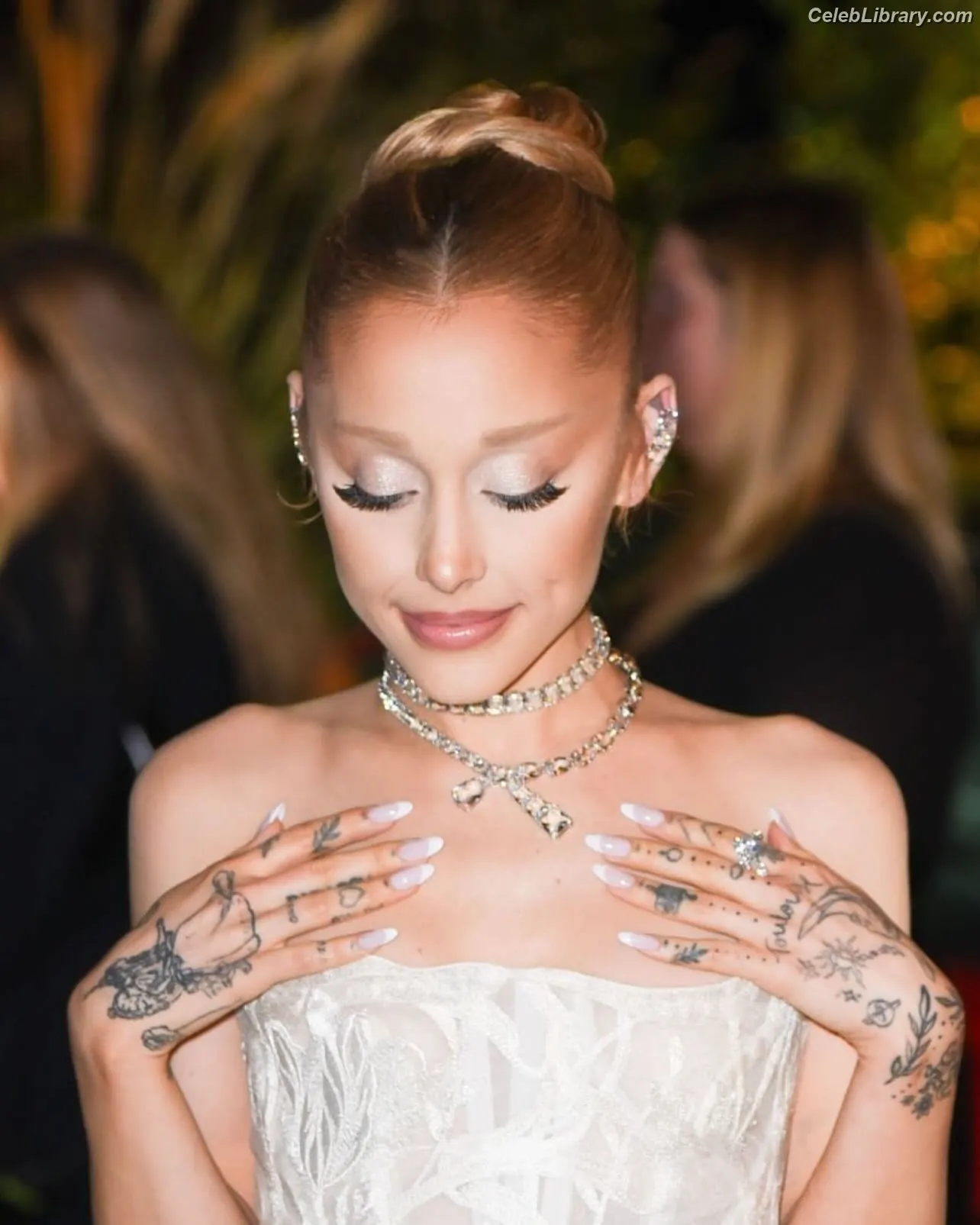Ariana Grande photo 23 of 3117