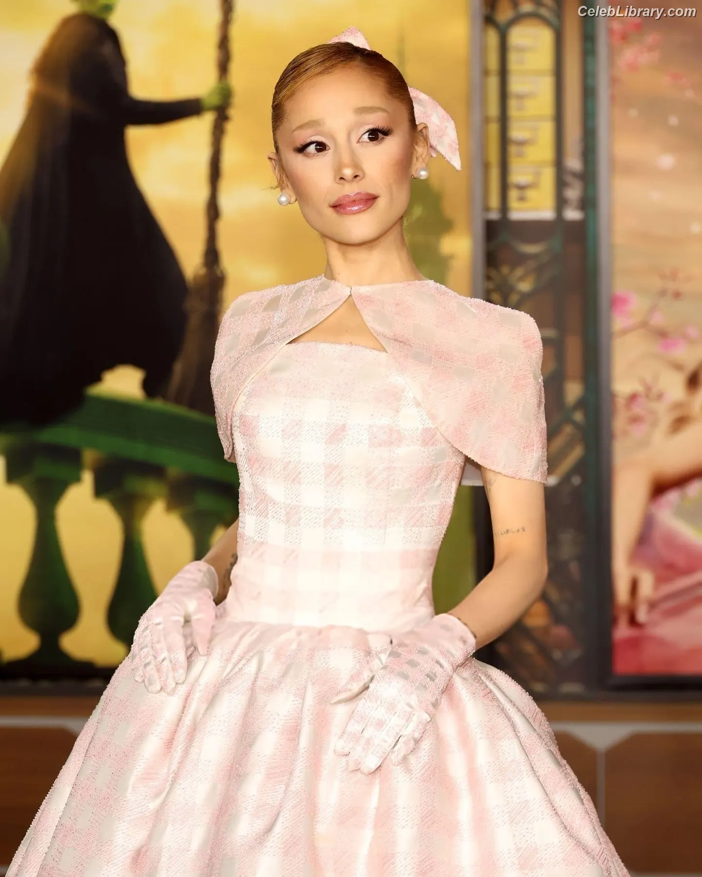 Ariana Grande photo 19 of 3117