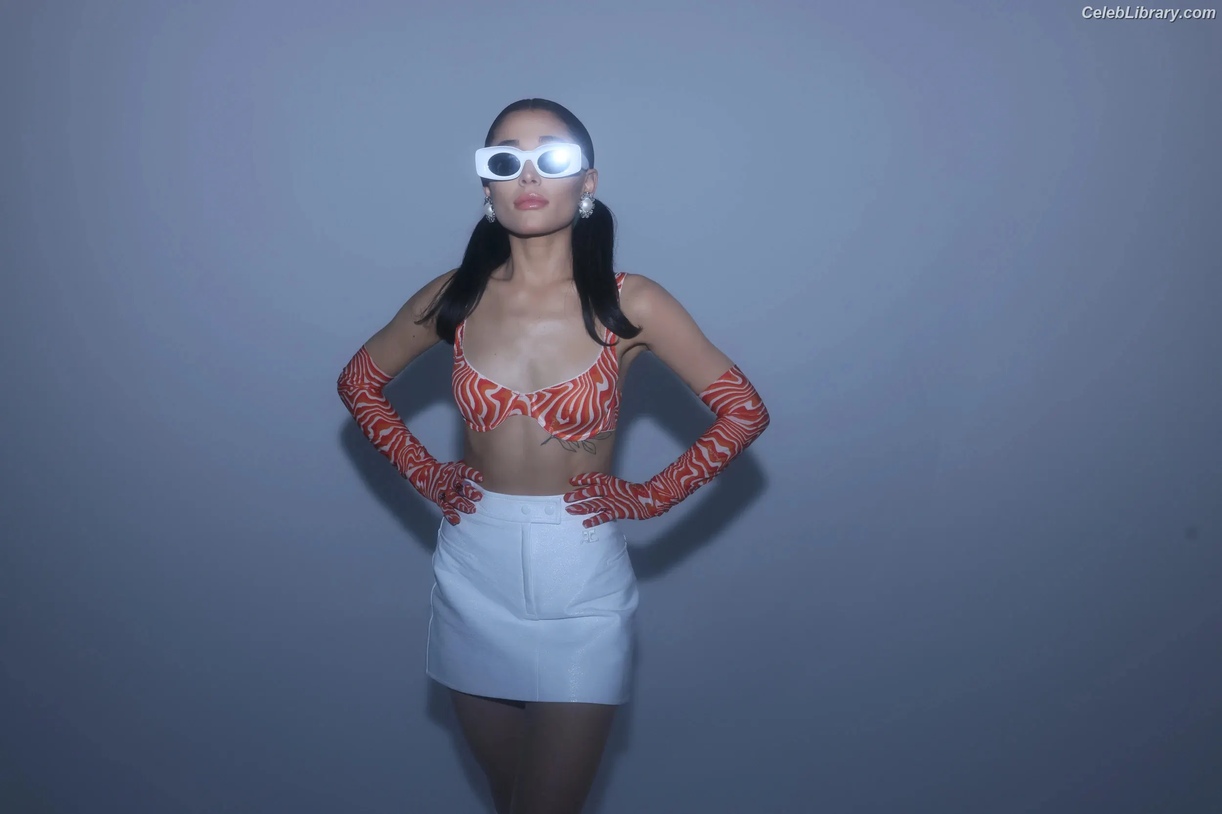 Ariana Grande photo 16 of 3117