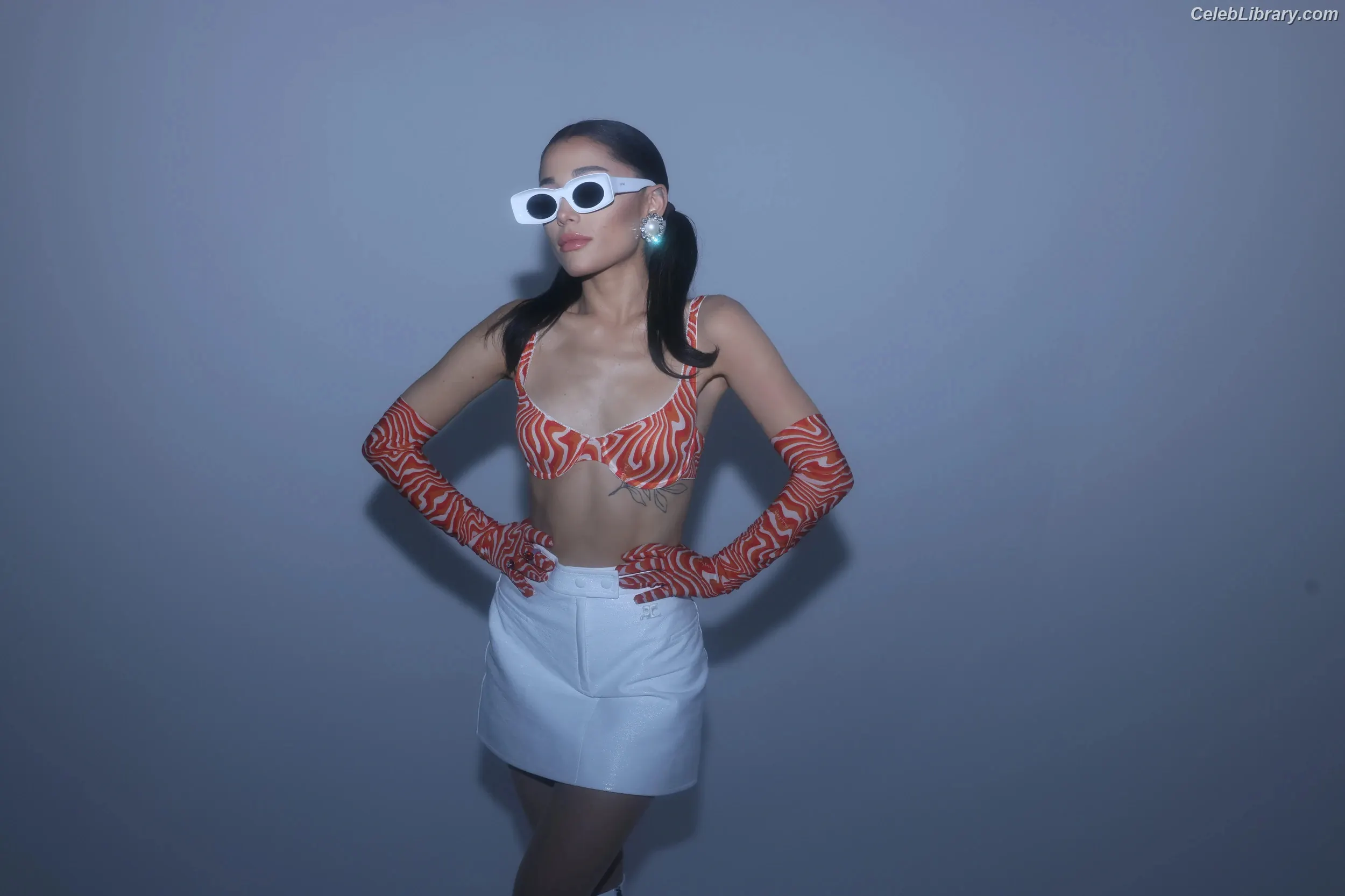 Ariana Grande photo 17 of 3117