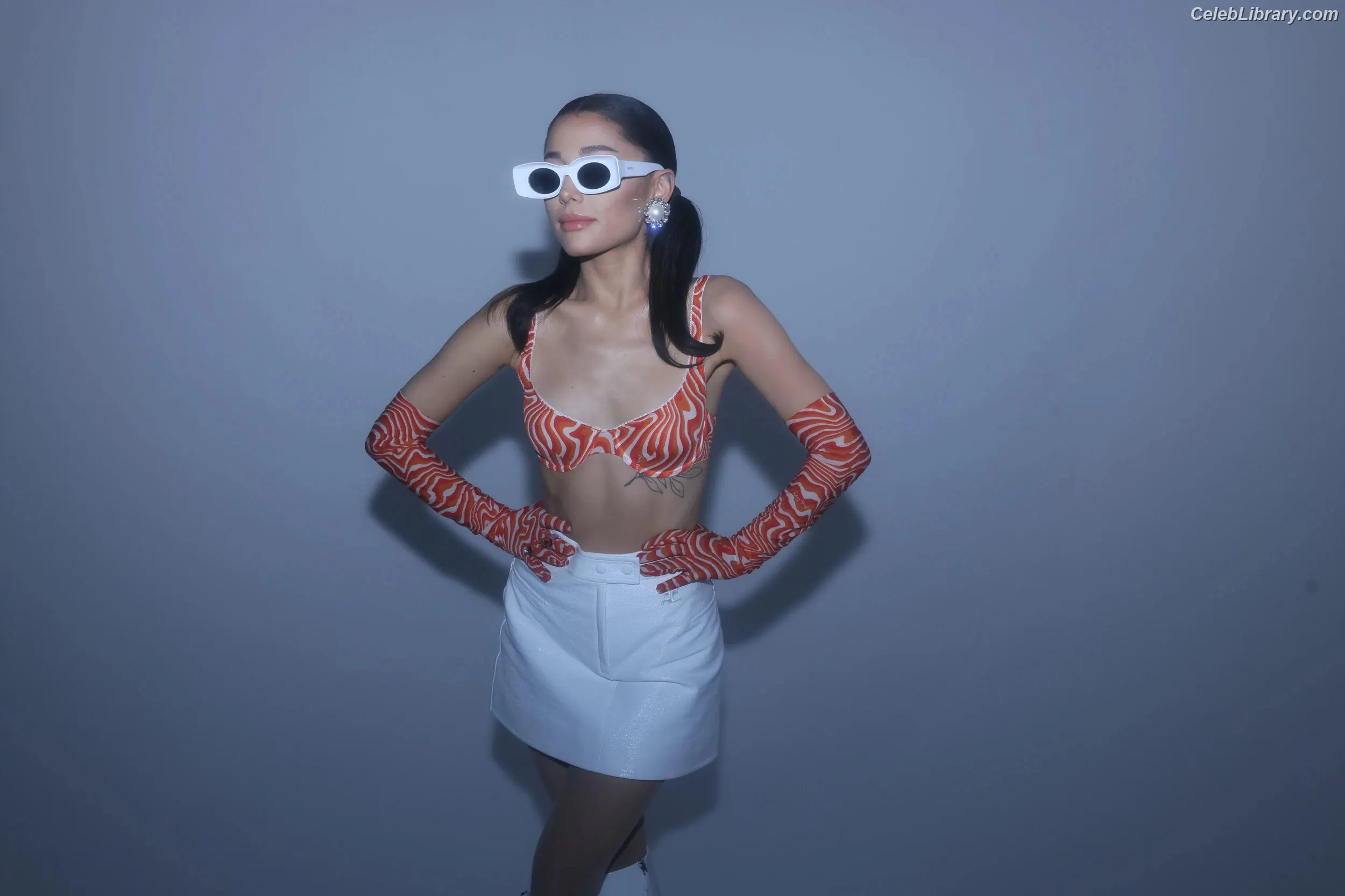 Ariana Grande photo 19 of 3117