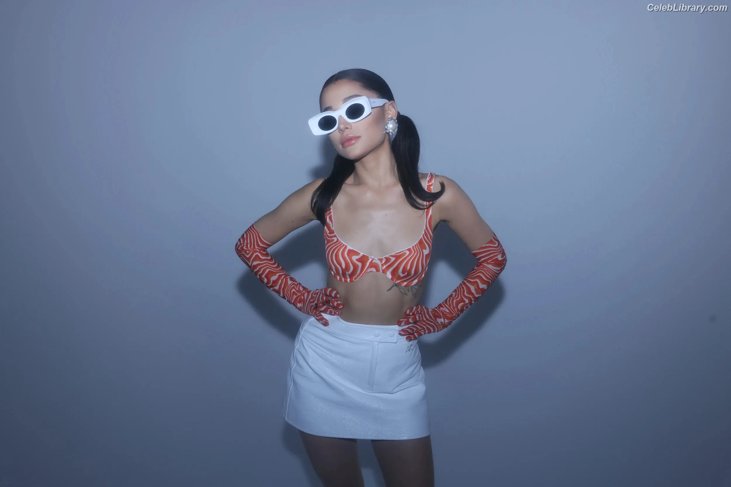 Ariana Grande photo 22 of 3117