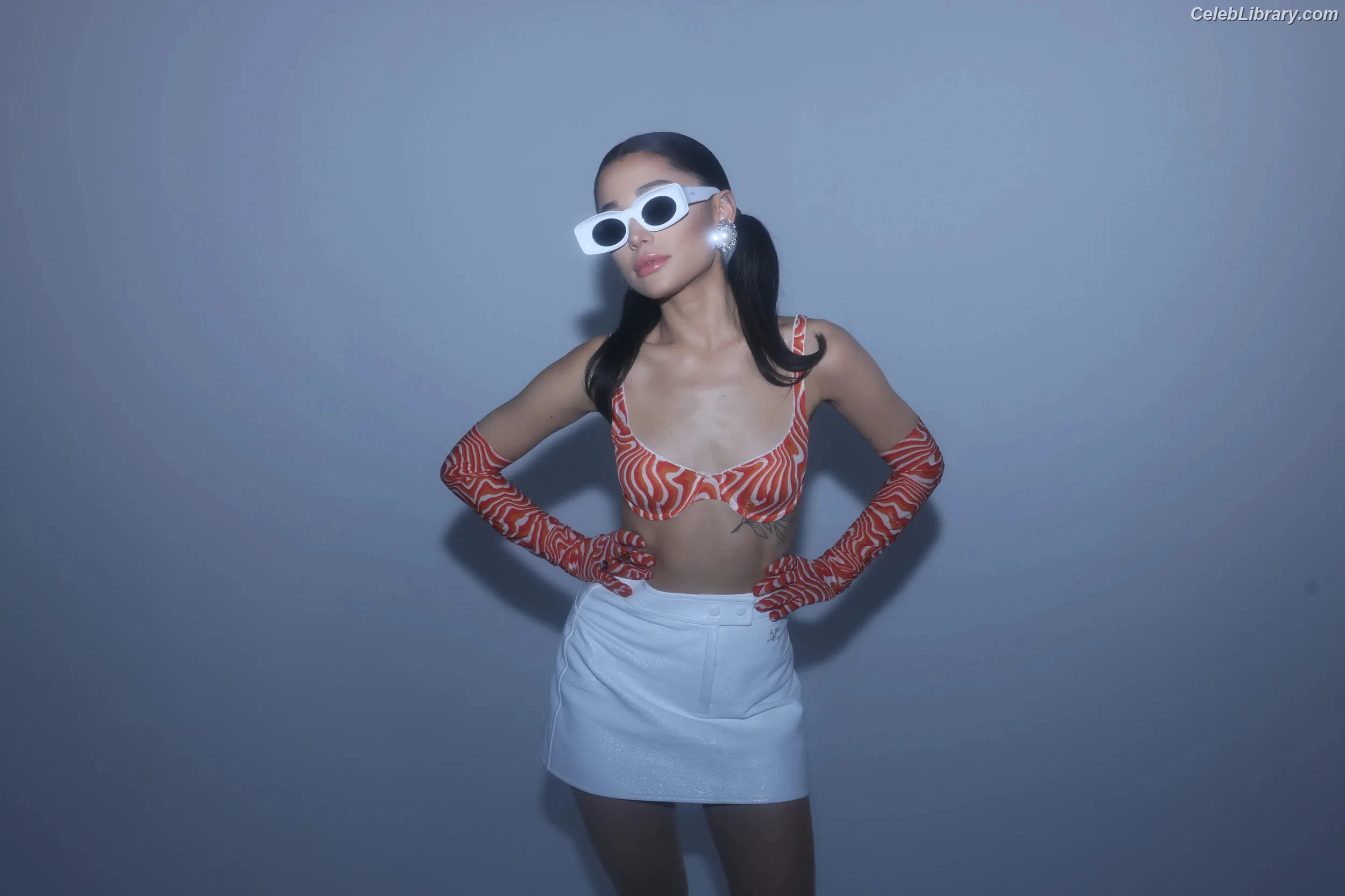 Ariana Grande photo 23 of 3117